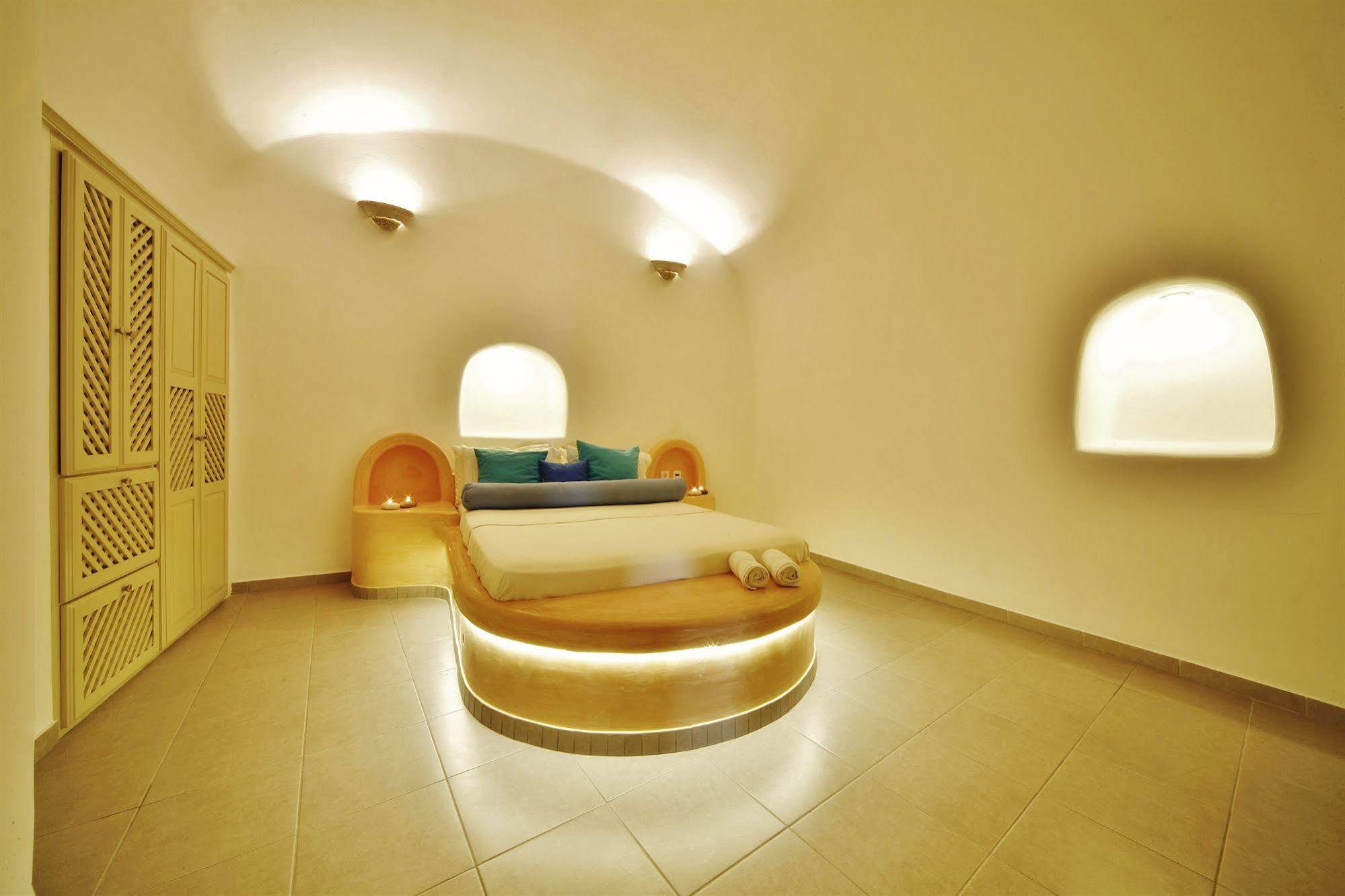 Chroma Suites Иа Екстериор снимка