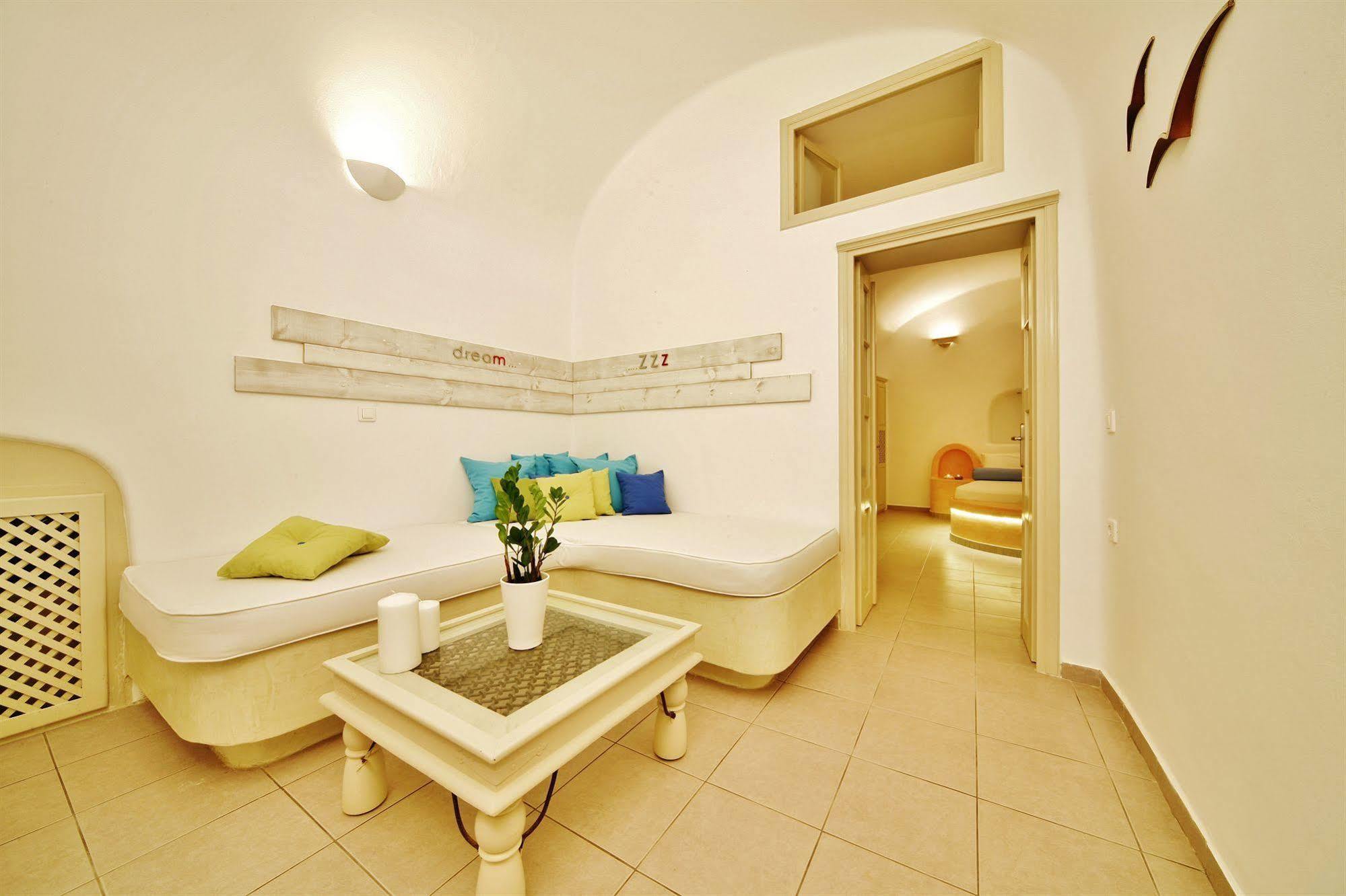 Chroma Suites Иа Екстериор снимка