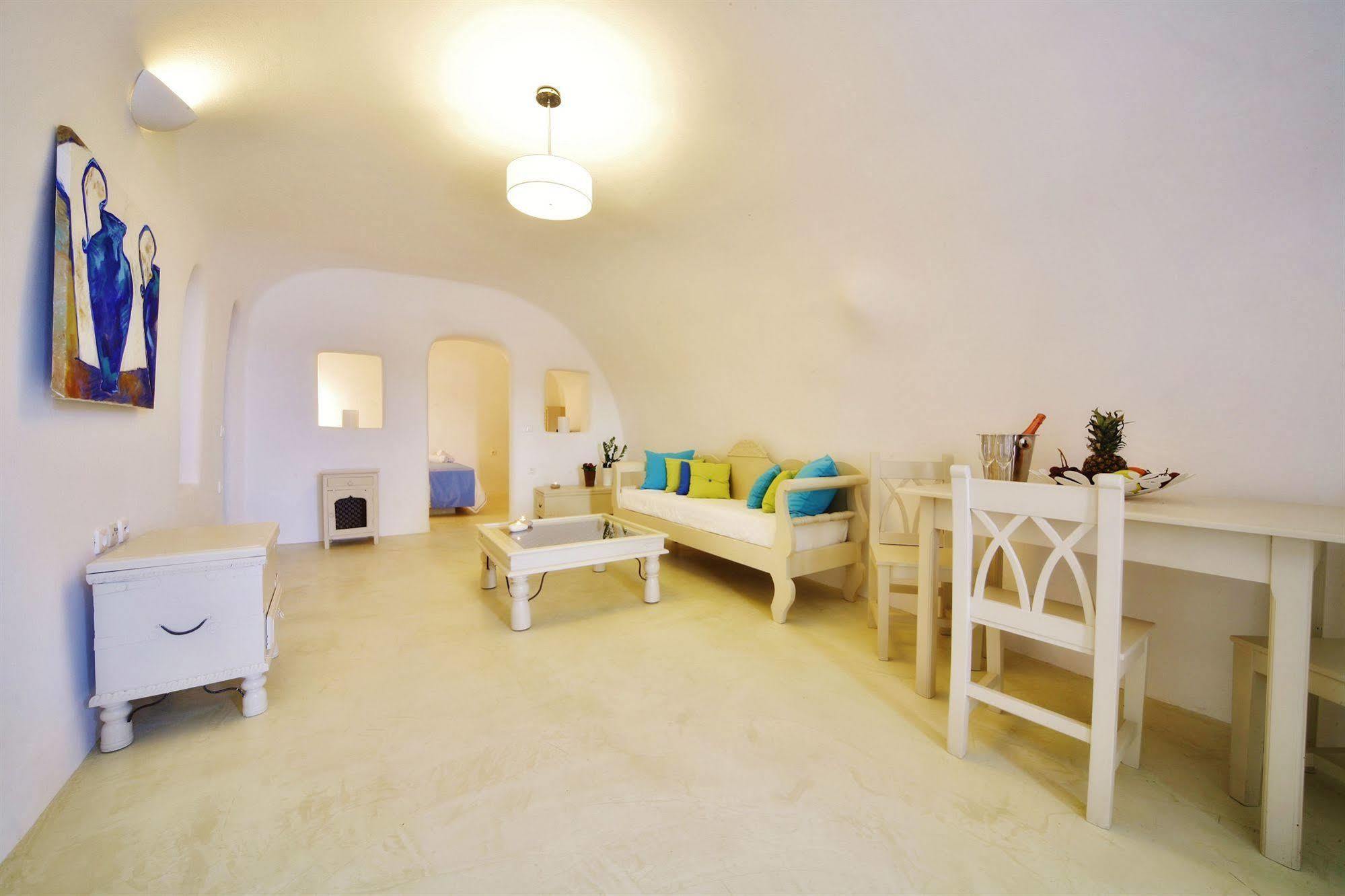 Chroma Suites Иа Екстериор снимка